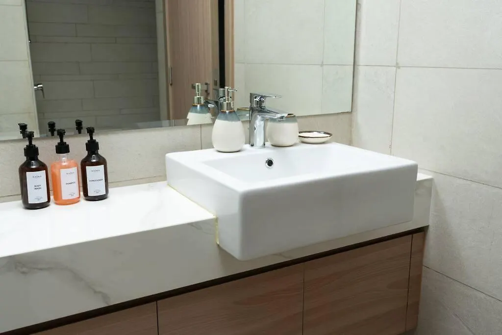 Appartement Nasma - Modern 3Br Oasis With Balcony In Azizi Riviera à Dubaï